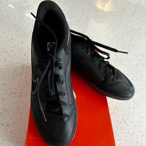 Women’s Niki Legend 9 Club Sneakers